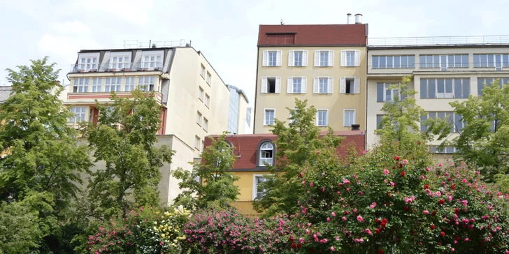4* hotel Adria na Václavském náměstí: pokoj s výhledem do zahrady, snídaně a večeře u Pinkasů