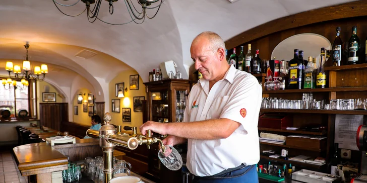 4* hotel Adria na Václavském náměstí: pokoj s výhledem do zahrady, snídaně a večeře u Pinkasů