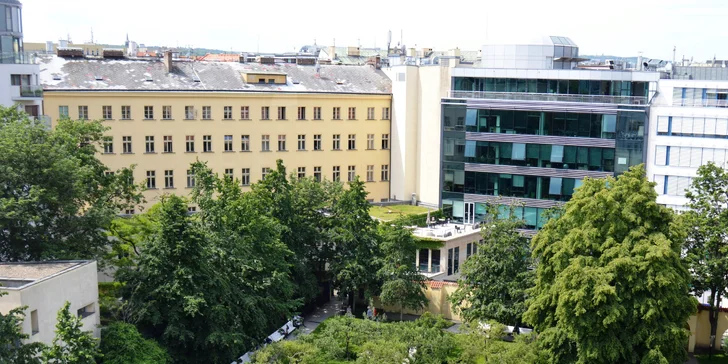 4* hotel Adria na Václavském náměstí: pokoj s výhledem do zahrady, snídaně a večeře u Pinkasů