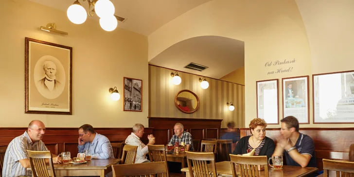 4* hotel Adria na Václavském náměstí: pokoj s výhledem do zahrady, snídaně a večeře u Pinkasů