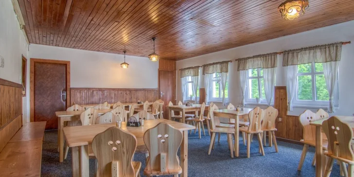 Dovolená v příjemné chatě se snídaněmi či polopenzí
