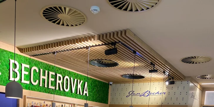 Jan Becher na Václavském náměstí: degustace 5 likérů, molekulární kaviár, oplatka a drink Beton