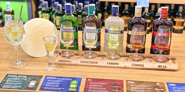 Jan Becher na Václavském náměstí: degustace 5 likérů, molekulární kaviár, oplatka a drink Beton