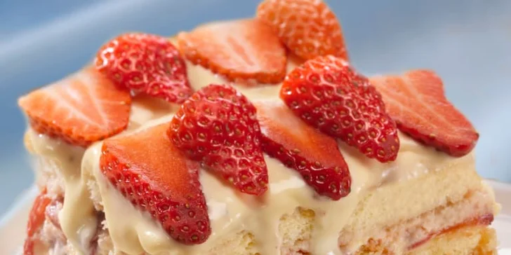 Celý dort tiramisu s sebou: s amarettem, jahodami, nutellou i limoncellem