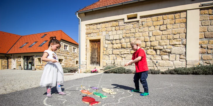 Za odpočinkem do krásné tvrzi s jídlem, wellness i dětským programem