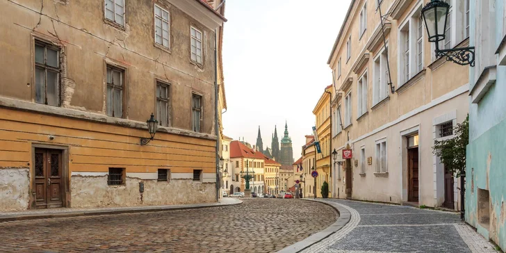 Procházka s průvodcem tajemnými Hradčany i oběd ve středověké krčmě a hra pro děti