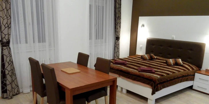 Pobyt v Karlových Varech: vybavené apartmány se snídaní a wellness až pro 6 osob