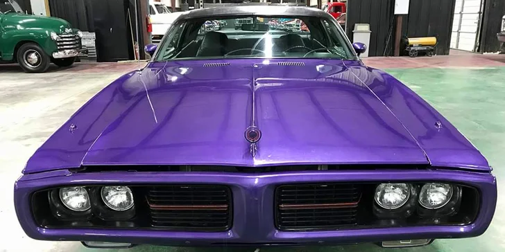 Superjízda v raritní americké klasice: nablýskaný Dodge Charger z roku 1973