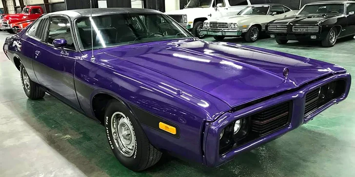 Superjízda v raritní americké klasice: nablýskaný Dodge Charger z roku 1973