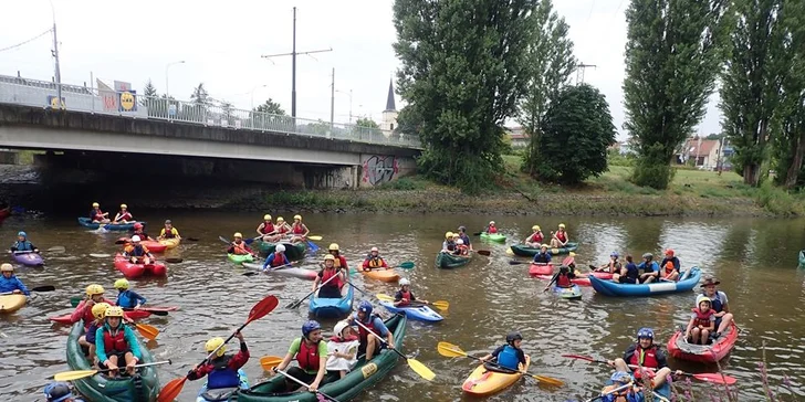 Hurá na vodu: plavba Brnem na kánoi nebo raftu s instruktorem
