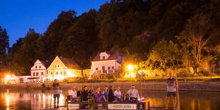 Poznejte město jinak: projeďte se na voru centrem Českého Krumlova