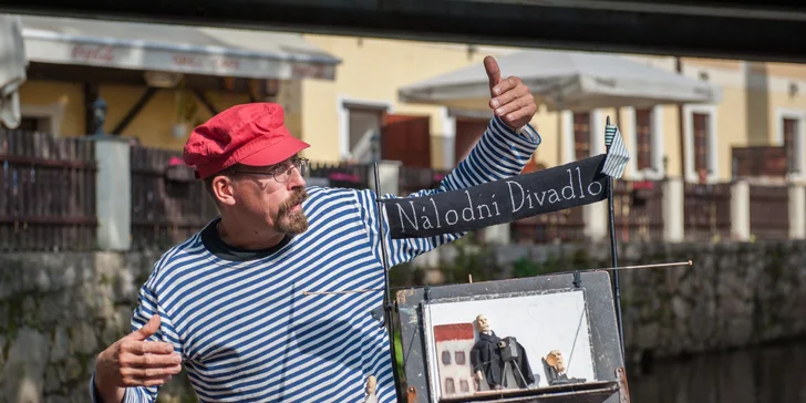 Poznejte město jinak: projeďte se na voru centrem Českého Krumlova