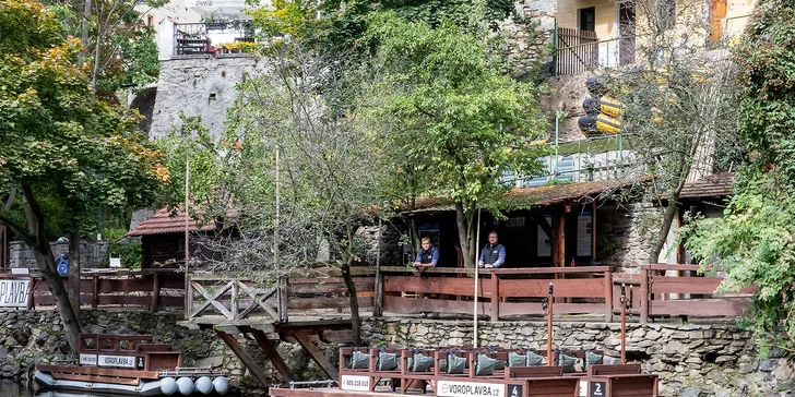 Poznejte město jinak: projeďte se na voru centrem Českého Krumlova