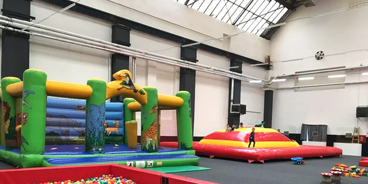 Hopsa hejsa: aréna s trampolínami a dalšími atrakcemi, celodenní vstup pro jednoho i rodinu
