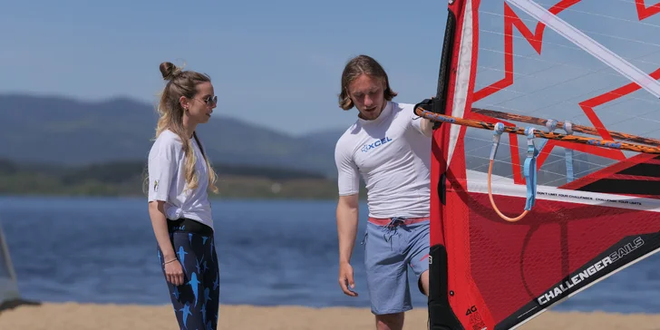 Individuální a skupinové kurzy windsurfingu na Lipně s mistrem ČR pro začátečníky