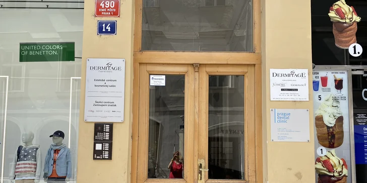 Krásná hned po probuzení: permanentní make-up obočí