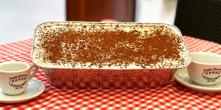 Celý dort tiramisu s sebou: s amarettem, jahodami, nutellou i limoncellem