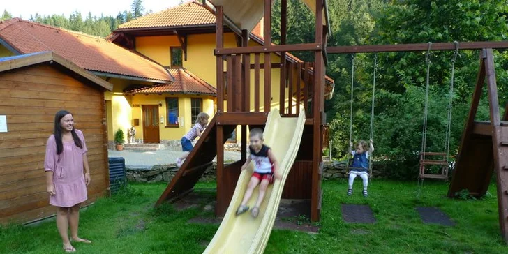 Penzion pod Černou horou: snídaně, bazén i vířivka a sauna, dětské hřiště, půjčení kol