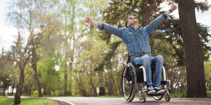 Příspěvek na kompenzační pomůcky pro půjčovnu Svazu tělesně postižených: vozíky, lůžko i berle