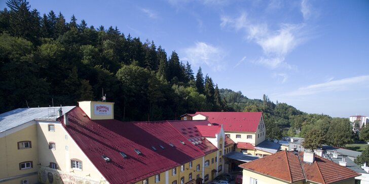 Pivovarský hotel v Beskydech: lesní lázně, pivní lázně, wellness na pokoji i 7. nebe na střeše
