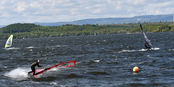 Kurz windsurfingu s juniorským mistrem Česka a Rakouska pro začátečníky nebo pokročilé
