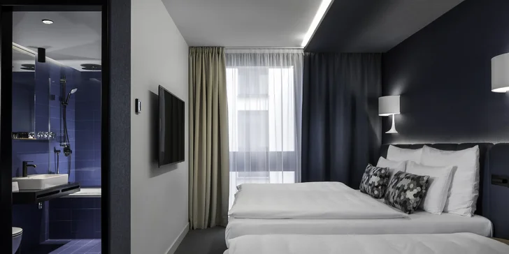 Dovolená v designovém hotelu v centru Prahy: snídaně a lahev vína