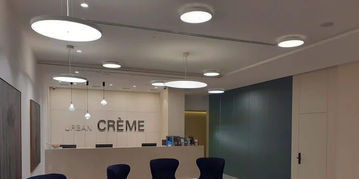 Dovolená v designovém hotelu v centru Prahy: snídaně a lahev vína