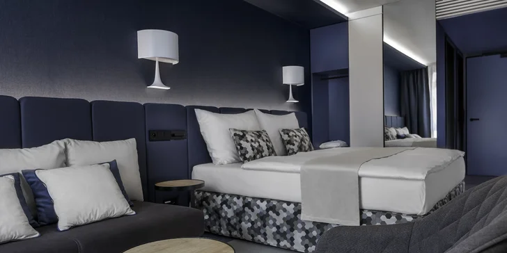Dovolená v designovém hotelu v centru Prahy: snídaně a lahev vína