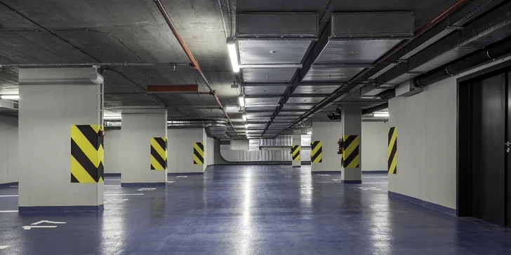 Dovolená v designovém hotelu v centru Prahy: snídaně a lahev vína