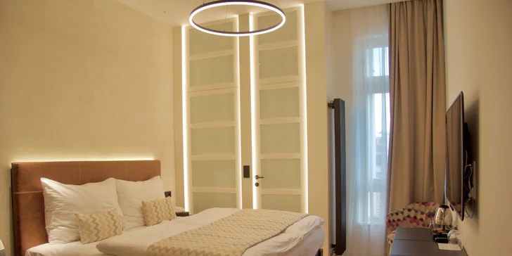 Pobyt pod Petřínem: zrekonstruovaný hotel, výhled do Kinského zahrady a snídaně
