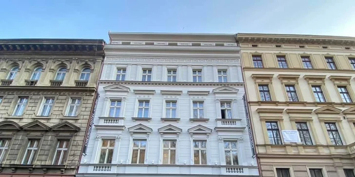 Pobyt pod Petřínem: zrekonstruovaný hotel, výhled do Kinského zahrady a snídaně