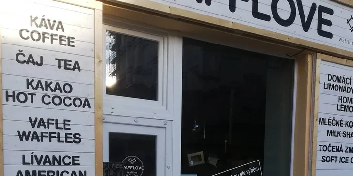 Waffish: vaflová pochoutka z Japonska se zmrzlinou, ovocem a polevou