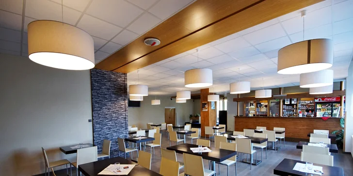 Relax v čisté přírodě Bílých Karpat: horský hotel s bazénem, polopenze i procedury