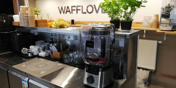 Waffish: vaflová pochoutka z Japonska se zmrzlinou, ovocem a polevou
