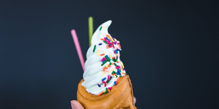Waffish: vaflová pochoutka z Japonska se zmrzlinou, ovocem a polevou