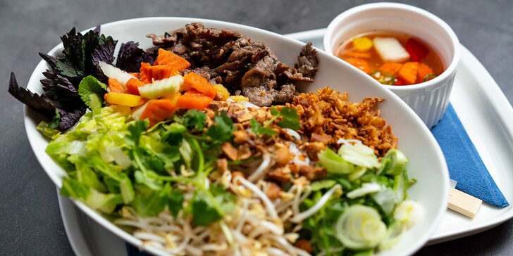 Pro milovníky vietnamské kuchyně: bún bò nam bộ s hovězím či krevetami