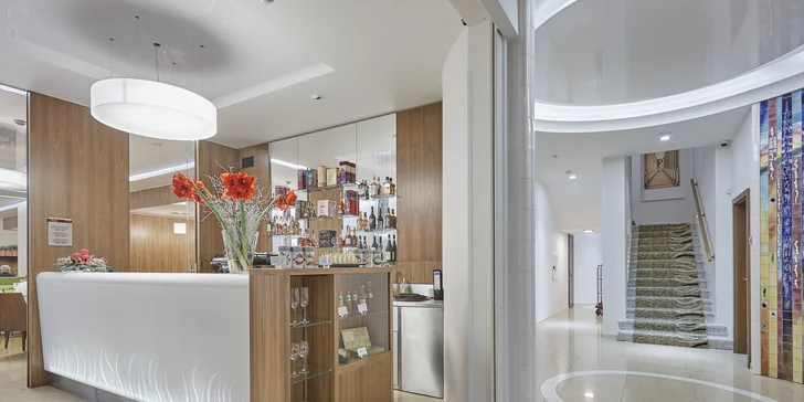 4* hotel jen 2 min. od kolonády: jídlo, neomezený wellness i procedury
