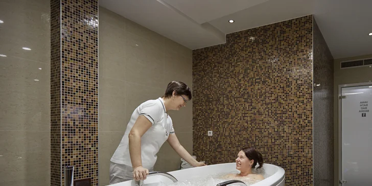 4* hotel jen 2 minuty od kolonády: jídlo, neomezený wellness i procedury