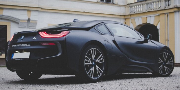 Jízda v milionovém bouráku: futuristický vůz BMW i8 Frozen Black Edition, půjčení ve Starém Městě