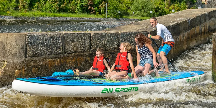 Plavba z Českého Krumlova do Zlaté Koruny na paddleboardu, raftu i kanoi až pro 6 osob