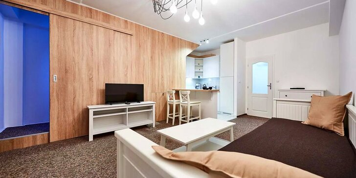 Pobyt v apartmánech pod Klínovcem: pohodlné ubytování a láhev bílého vína