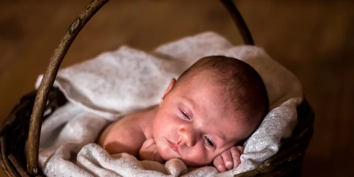 3–5 hod. newborn focení miminek i sourozenců v ateliéru, výsledkem 5–15 upravených fotografií