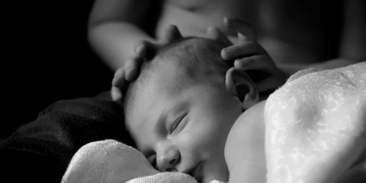 3–5 hod. newborn focení miminek i sourozenců v ateliéru, výsledkem 5–15 upravených fotografií