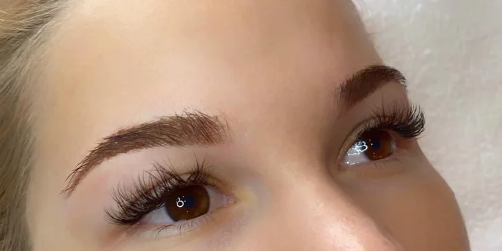 Udělejte něco jen pro sebe: permanentní make-up obočí a rtů vč. konzultace