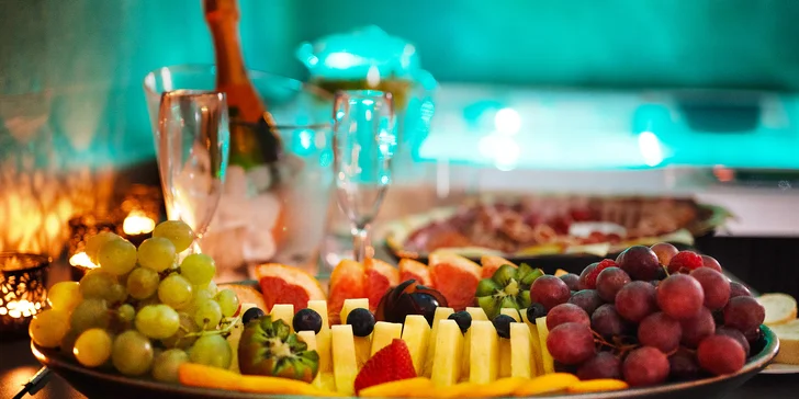 Privátní wellness pro 2 nebo 4 osoby: vířivka, sauna, sekt, ovoce i drinky