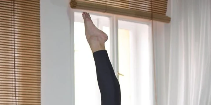 Skupinová lekce pilates, Port de Bras, fitbaletu nebo individuální hodiny cvičení na strojích
