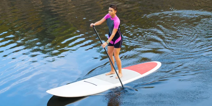 Na vlnách zábavy: paddleboarding pro jednoho i pro dva