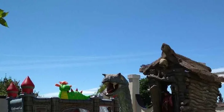 Vstup do strašidelného zámku Draxmoor s fantastickou expozicí a 3D kinem