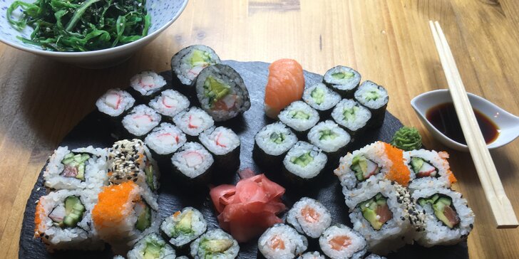 Sety pro milovníky asie: 24 nebo 48 sushi s lososem, krabem i avokádem a wakame salát