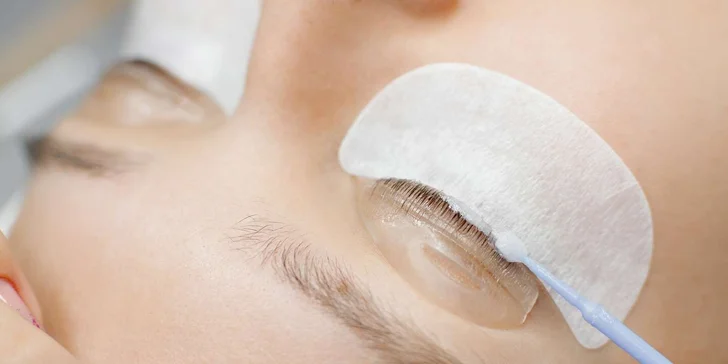 Neodolatelný pohled: Lash lifting a péče o řasy